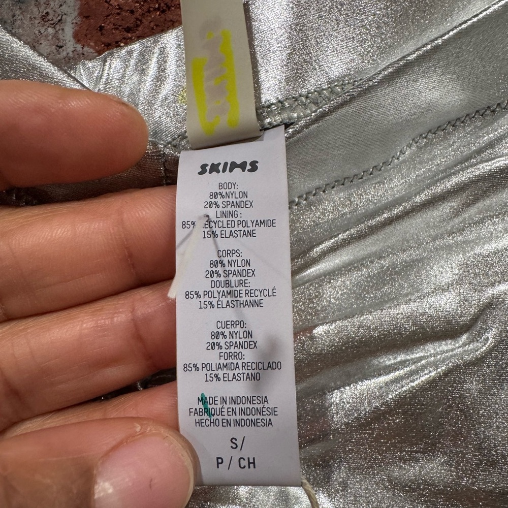 Skims Metallic Swim V Waist Pant - Picture 10 of 12